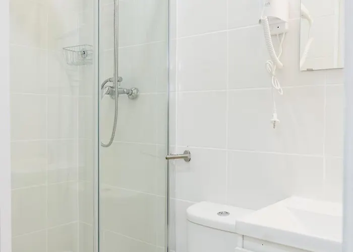 Quarto em Acomodações Particulares Almirante Reis 4 Andar - Arroios *