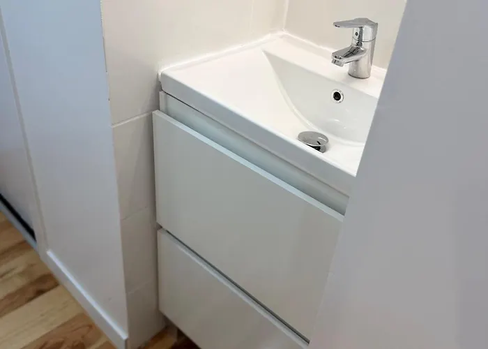 Quarto em Acomodações Particulares Almirante Reis 4 Andar - Arroios Lisboa